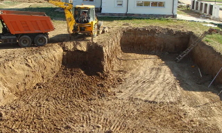 Рытье котлованов под фундамент в Кирове – цена от 2564 руб. за м3 | 2Землекопа-Кри