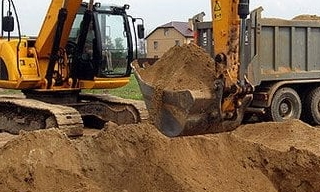 Выкопать яму экскаватором в Кирове от 923 руб. - 2Землекопа-Кри