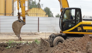 Выкопать яму экскаватором в Кирове от 923 руб. - 2Землекопа-Кри