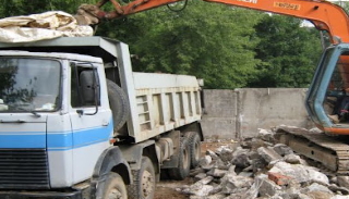 Вывоз строительного мусора с участка в Кирове недорого от 1539 руб. | 2Землекопа-Кри